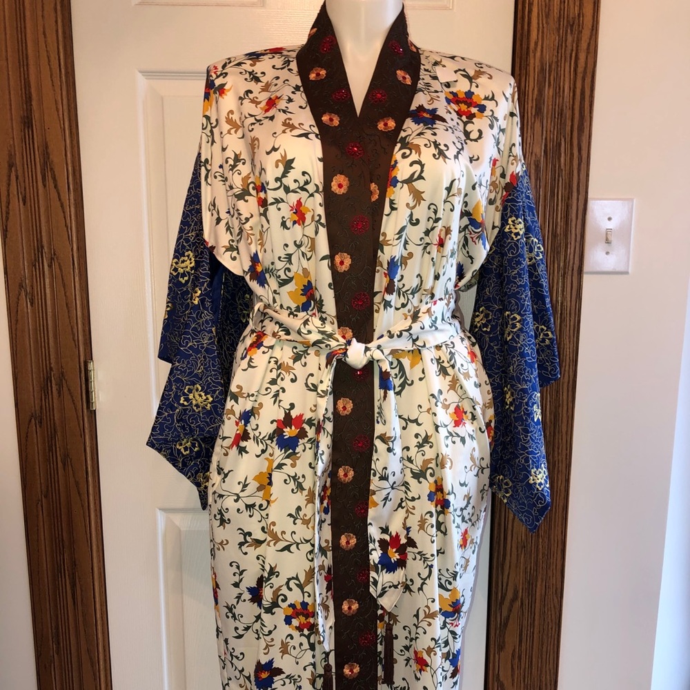 NWT Cabernet Kimono Style Robe